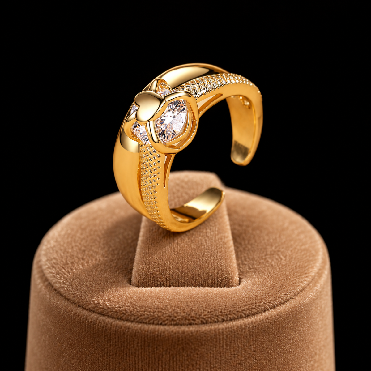 Anel Feminino Dourado Coração com Pedra Brilhante | ZUNELLO